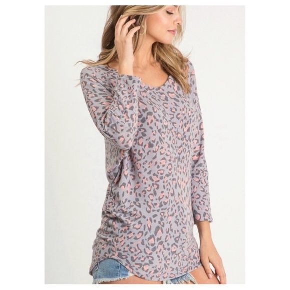 🆕NEW!🛍️Leopard Print Dolman Sleeved Top - Picture 2 of 3